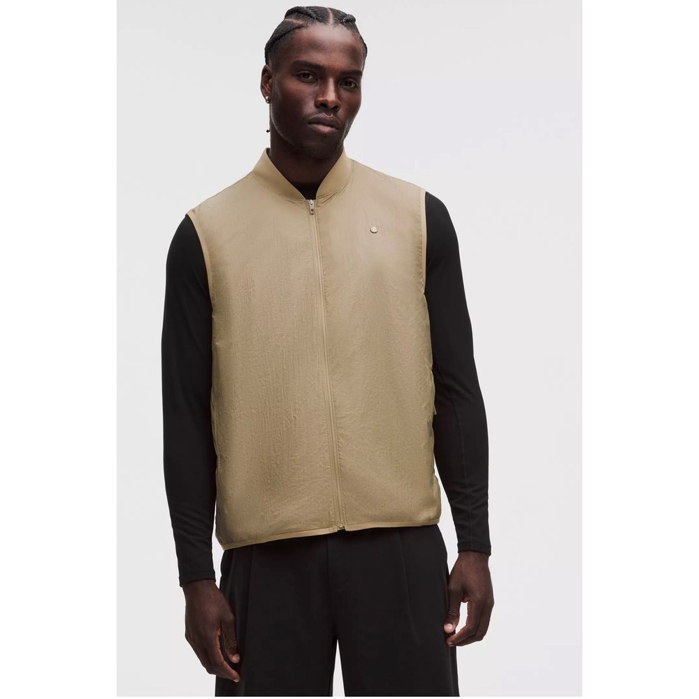 Lululemon Lightweight Windproof Golf Vest Mens Small Oakwood Tan LM3GJCS NWT
